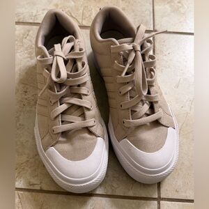 adidas women’s tan canvas low-top sneakers with white rubber soles | size 7